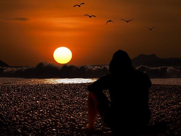 Un coucher de Soleil sur une plage.